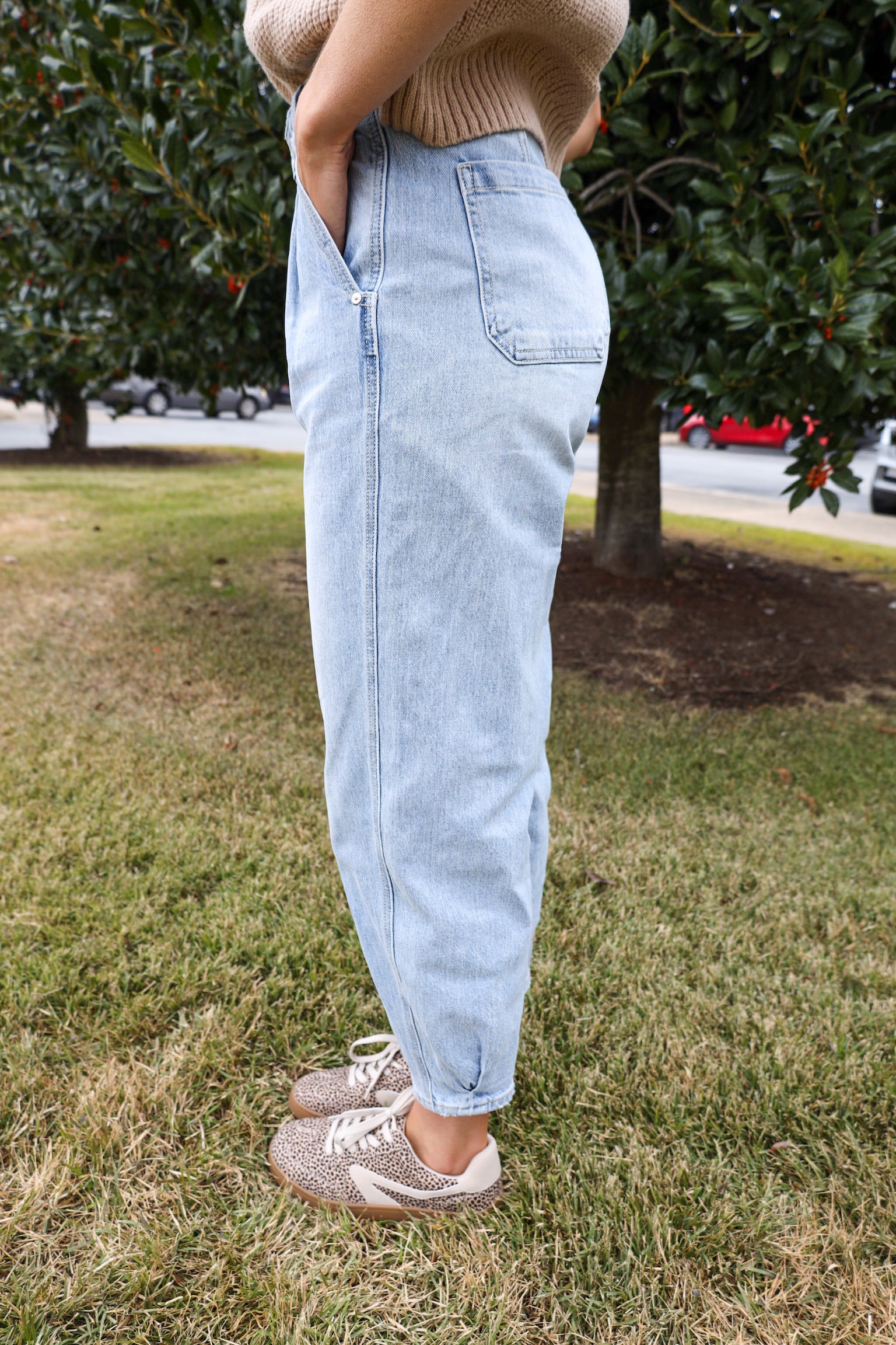 Kan Can Ultra High Rise Wide Tapered Fit Barrel Jeans