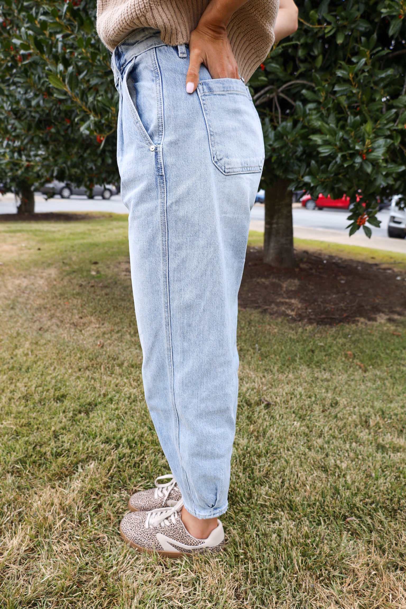 Kan Can Ultra High Rise Wide Tapered Fit Barrel Jeans