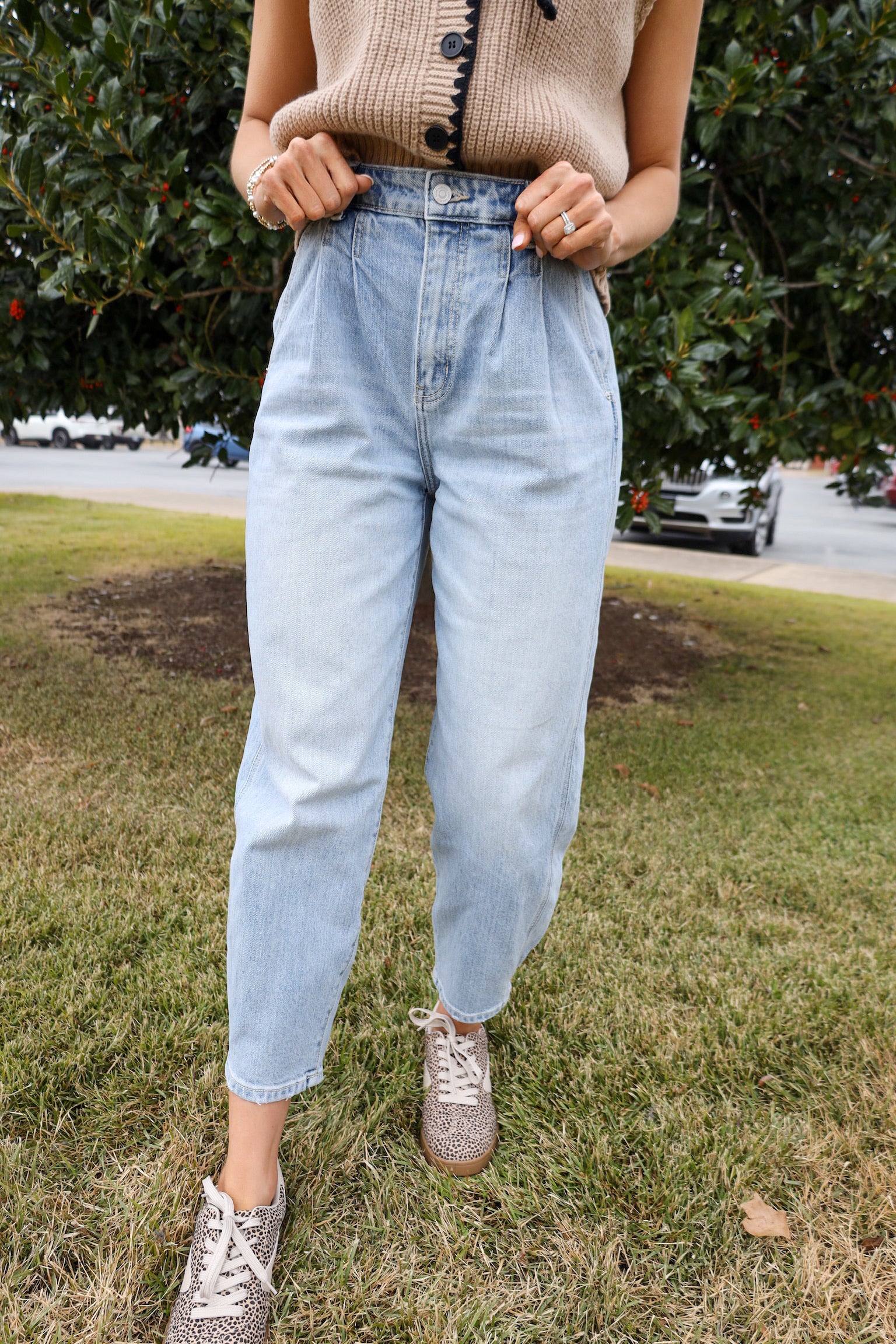 Kan Can Ultra High Rise Wide Tapered Fit Barrel Jeans