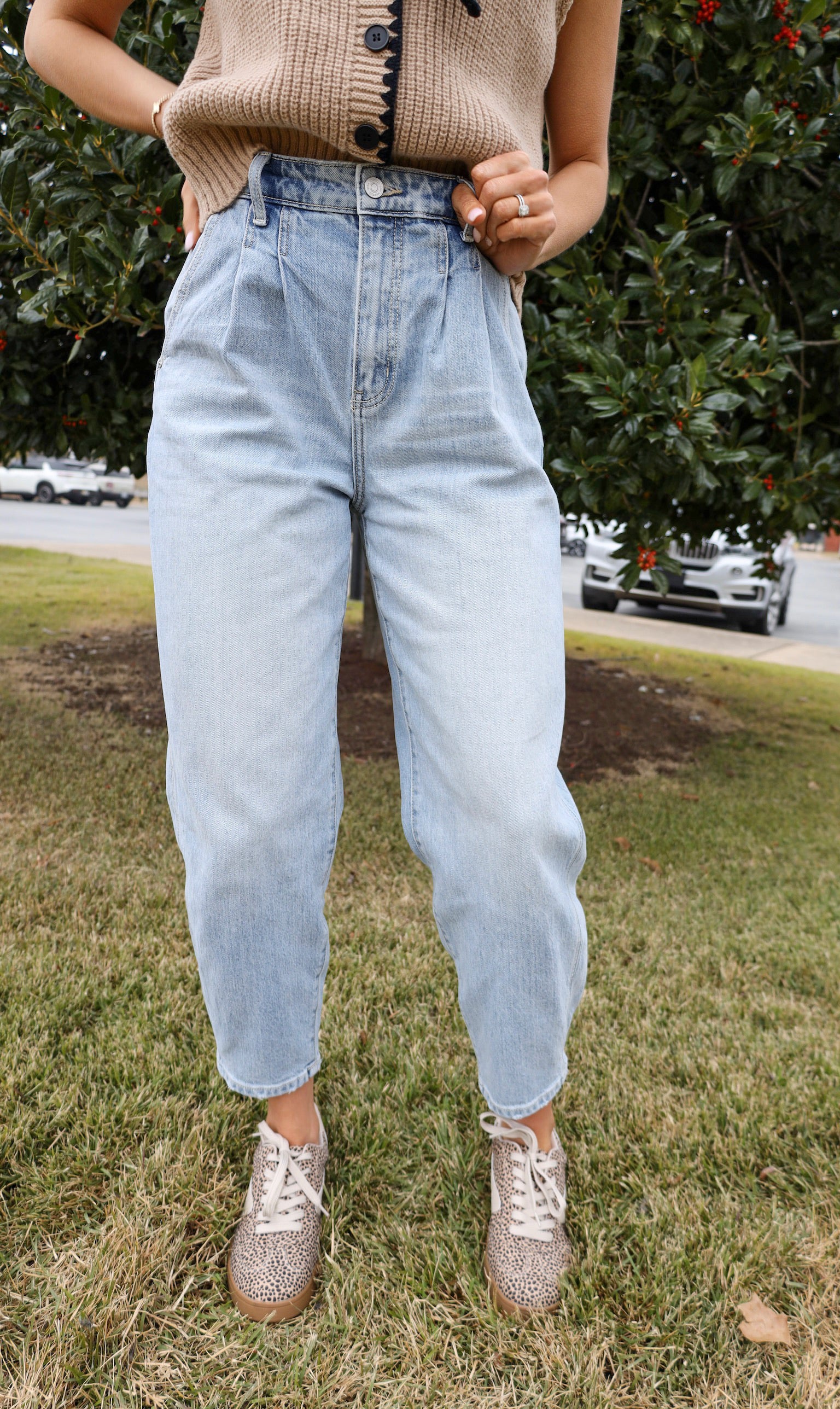 Kan Can Ultra High Rise Wide Tapered Fit Barrel Jeans